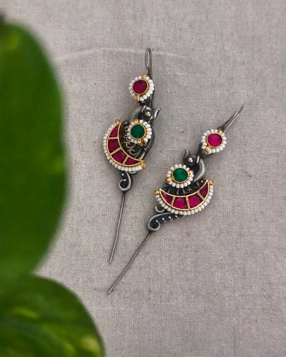Morni Needle Earcuff
