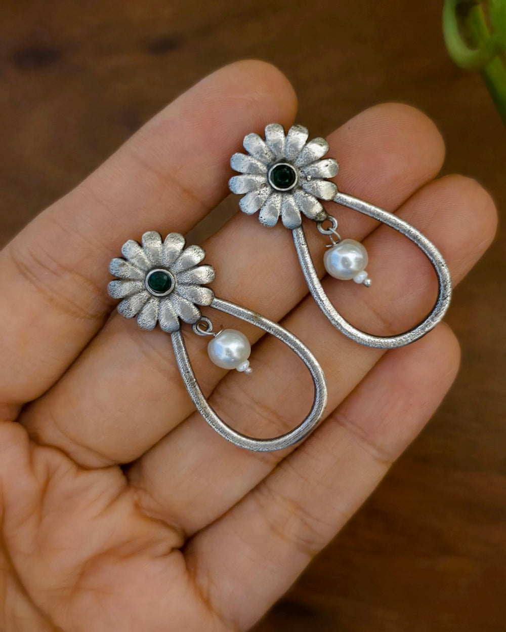 Minali Studs