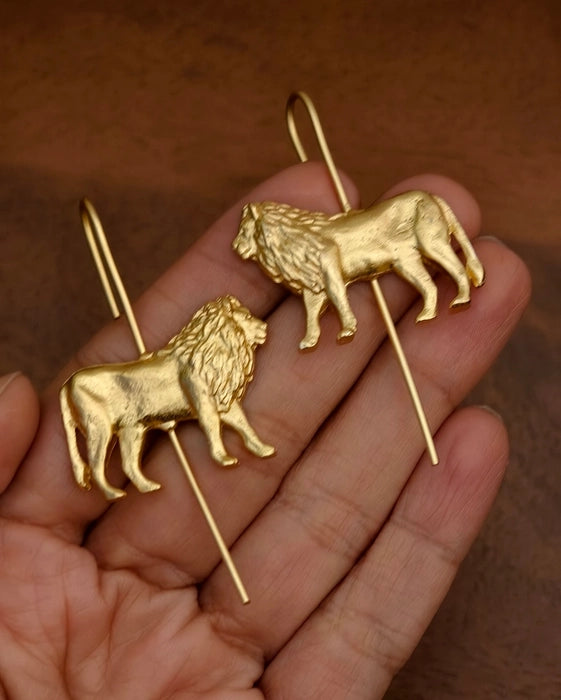 Lion Needle Earcuff