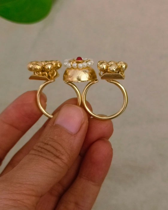 Devyani Golden Rings