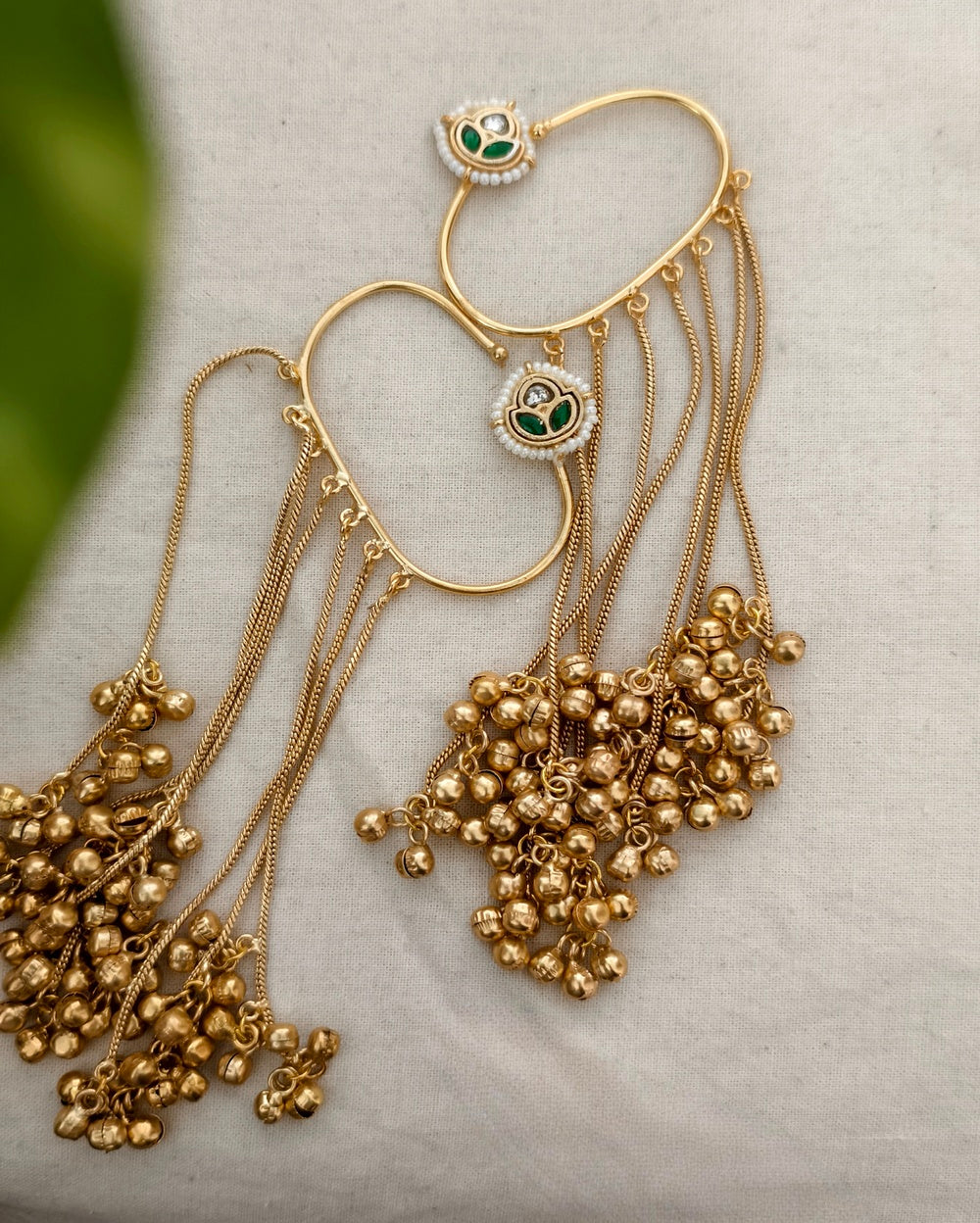 Hasrat Clip-on Golden Earcuff