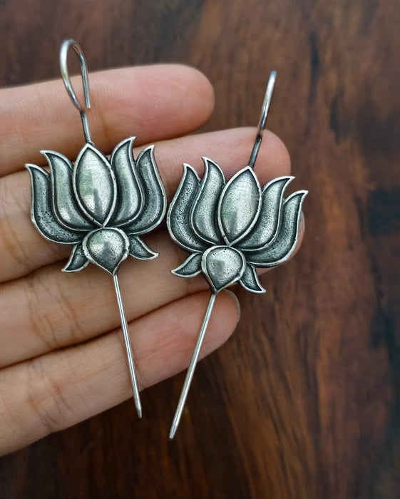 Kanj Needle Earcuff