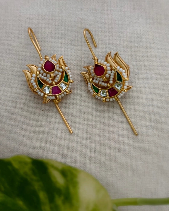 Kamal Needle Earcuff