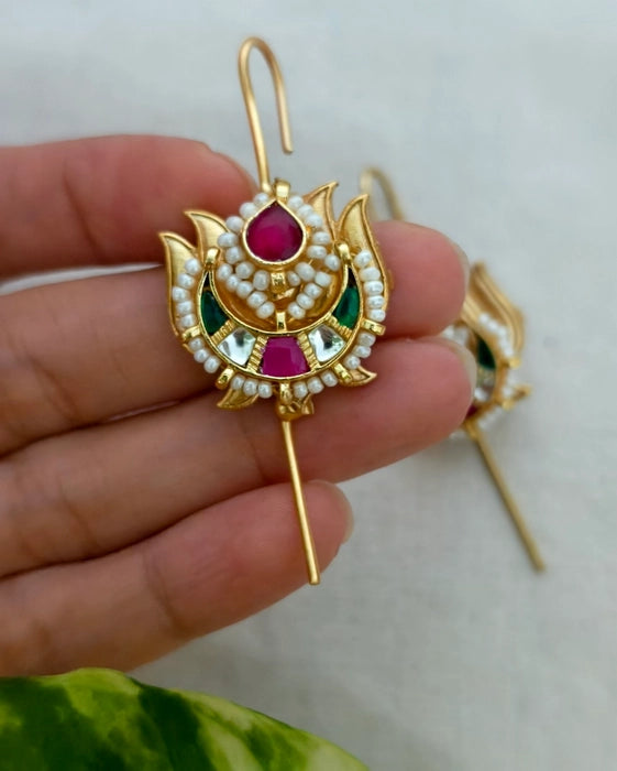 Kamal Needle Earcuff