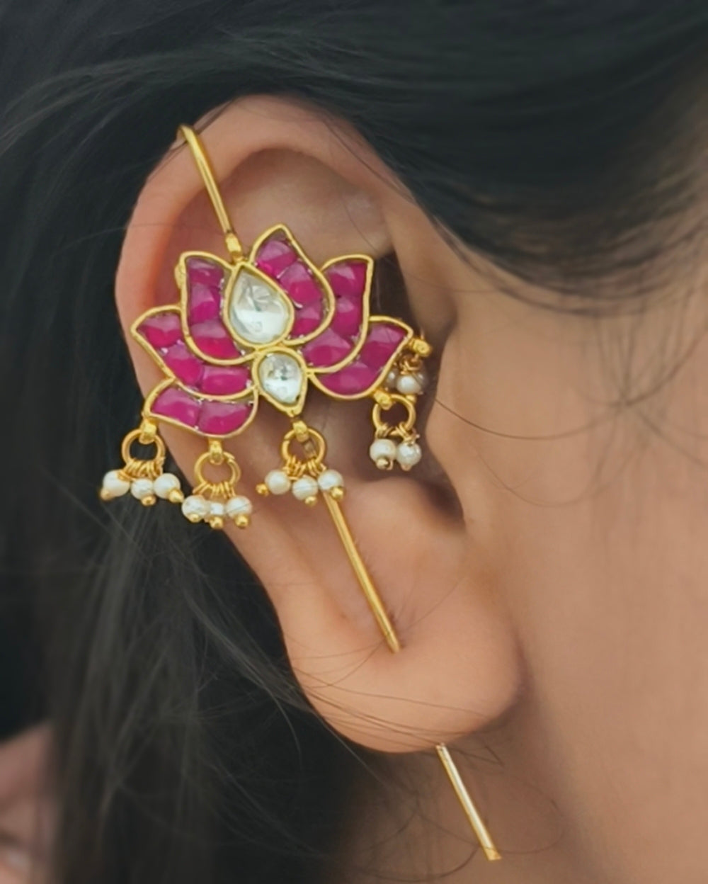 Saroj Needle Earcuff