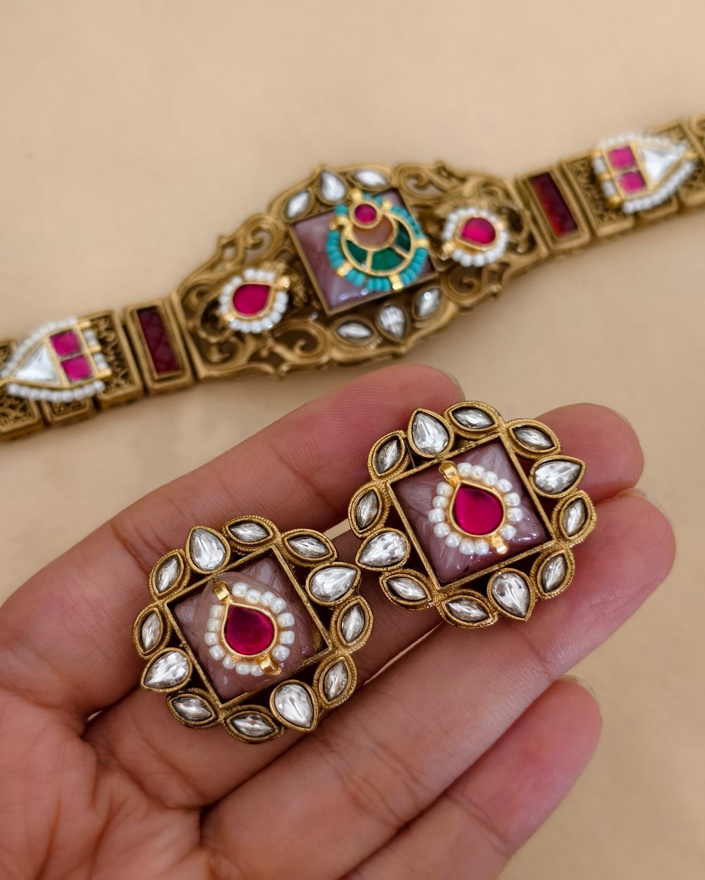 Kainat Golden Choker