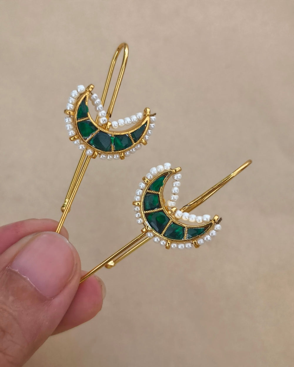 Divisha Needle Earcuff