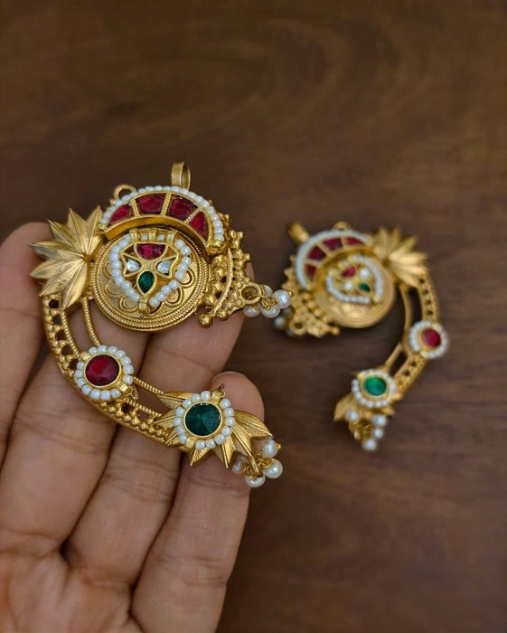 Idhika Golden Earcuff