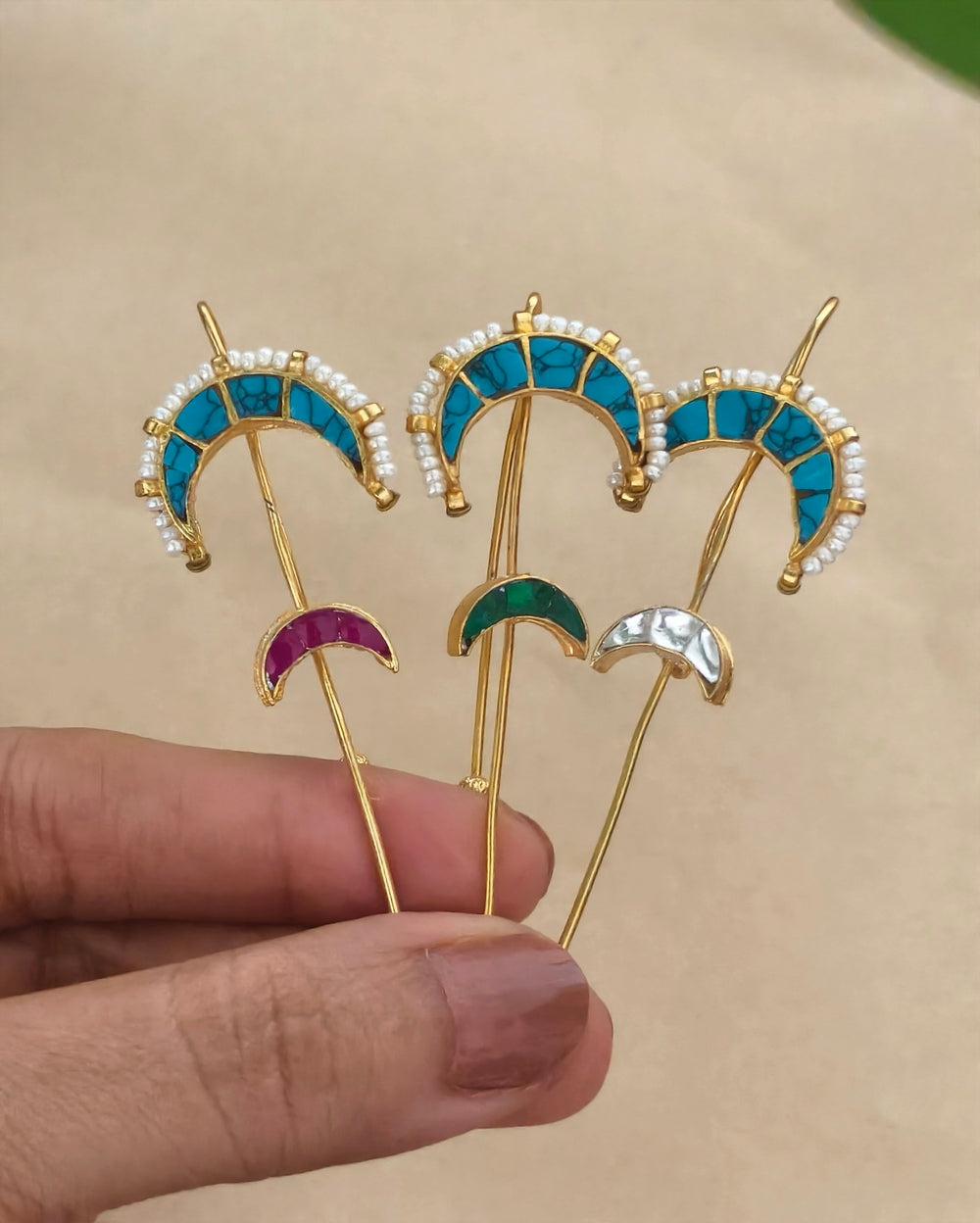 Fariha Needle Earcuff
