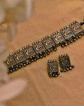 Lipika choker