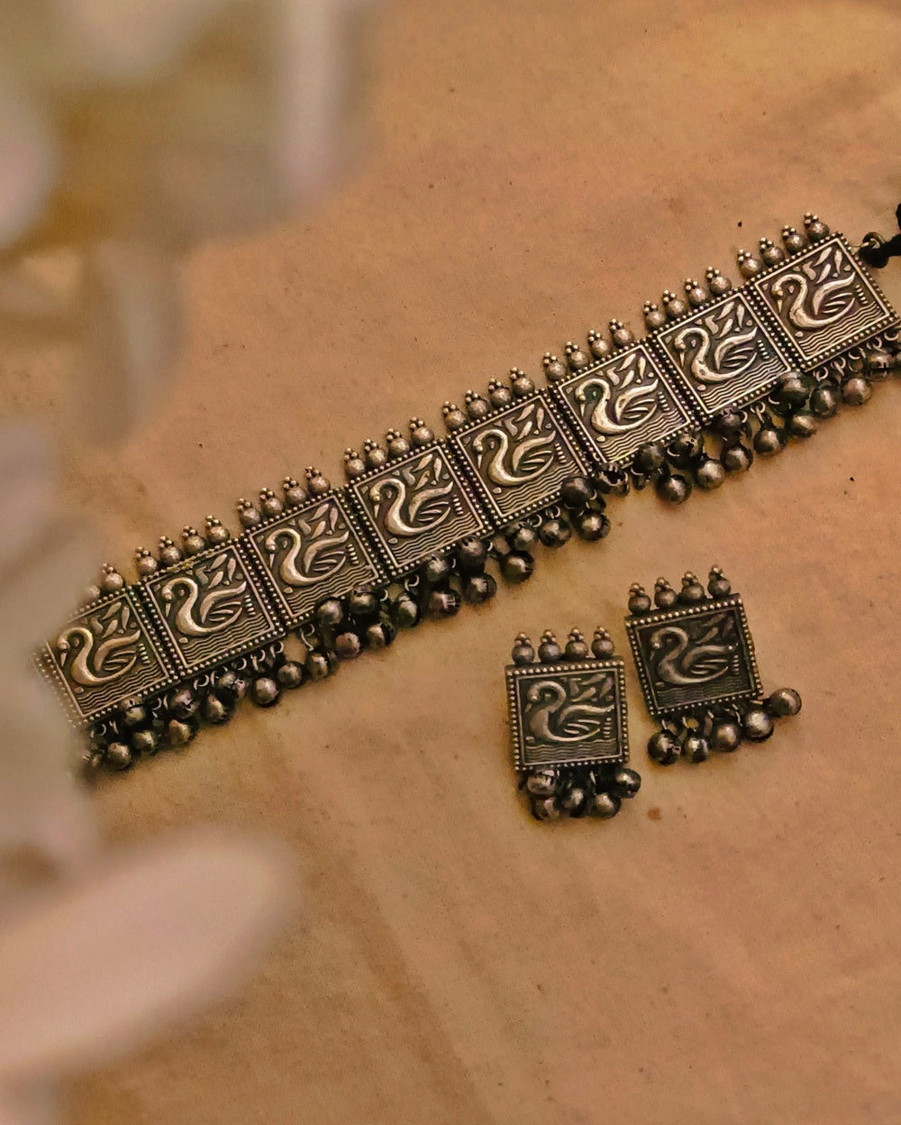Lipika choker