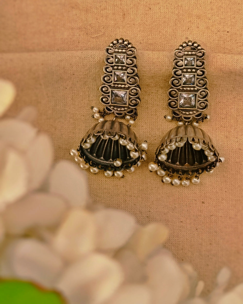 Mitra Jhumki
