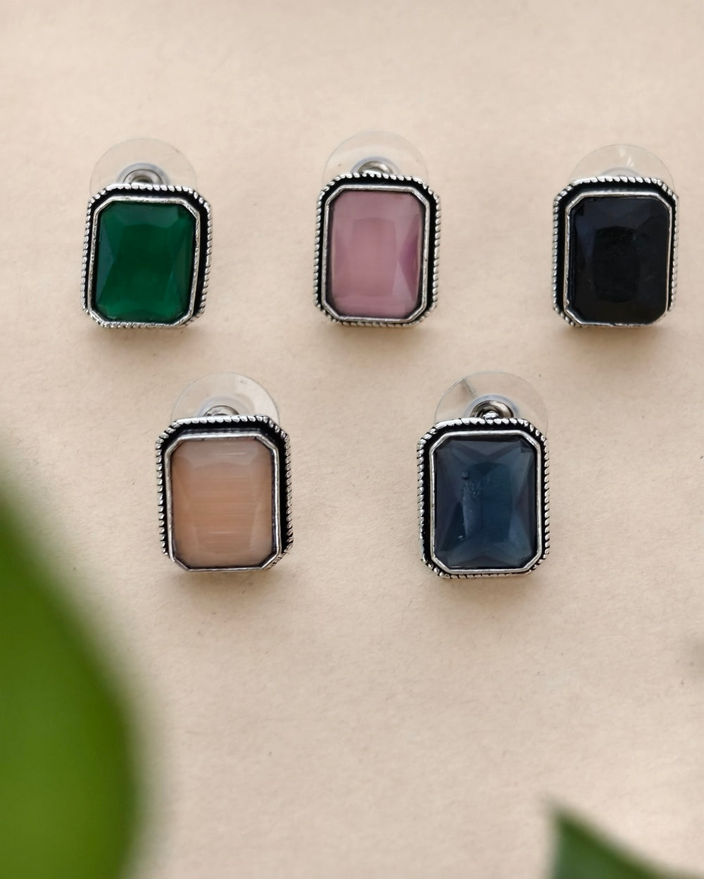 Niti Stone Stud