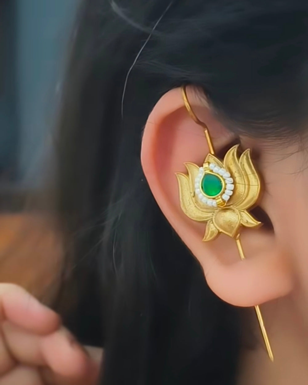 Jalaj Golden Needle Earcuff