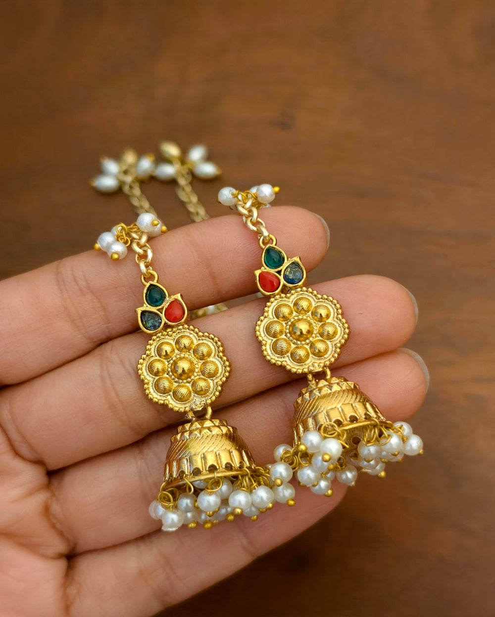 Suman Golden Jhumki With Pearl Sahara