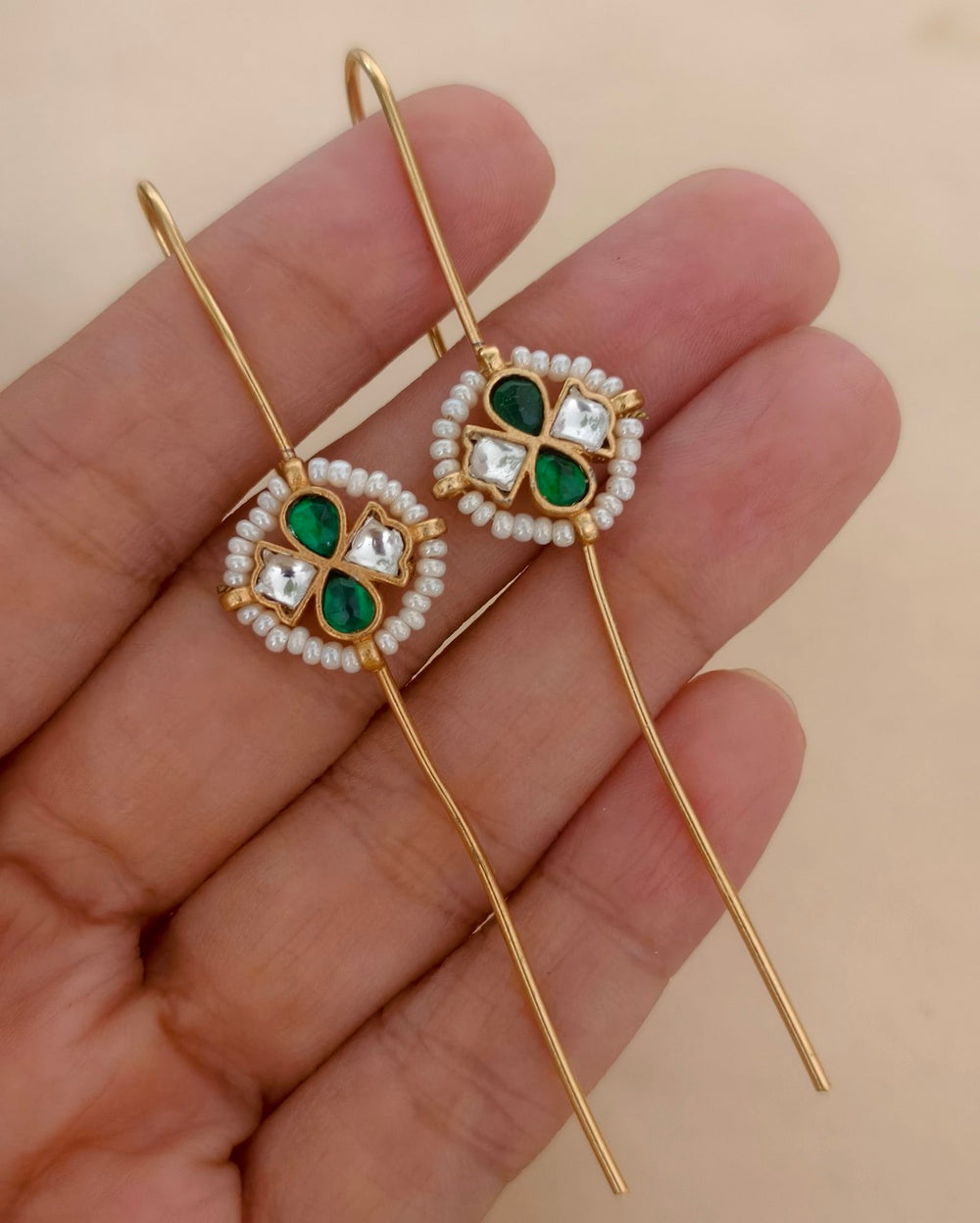 Kavya Needle Earcuff