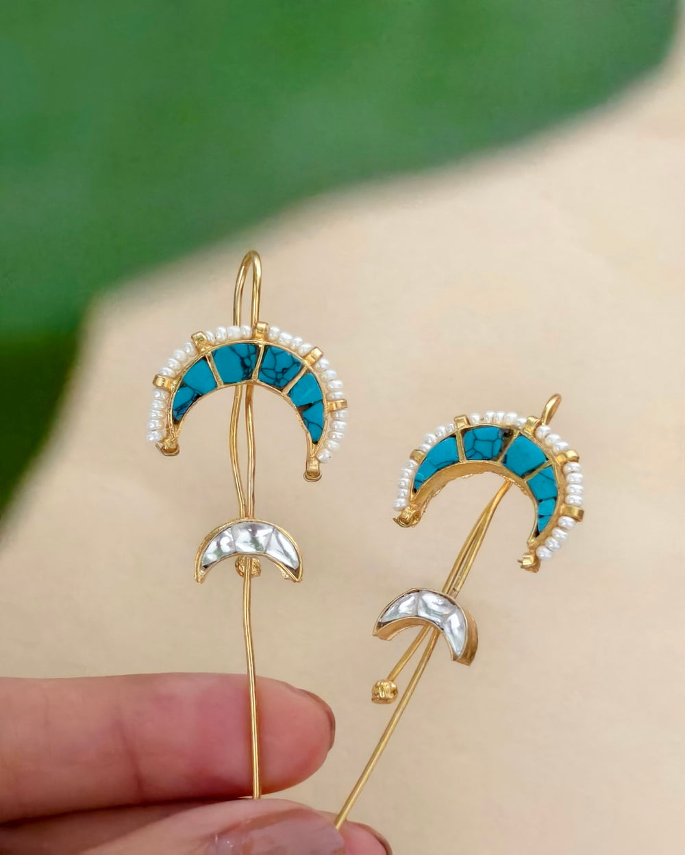 Fariha Needle Earcuff