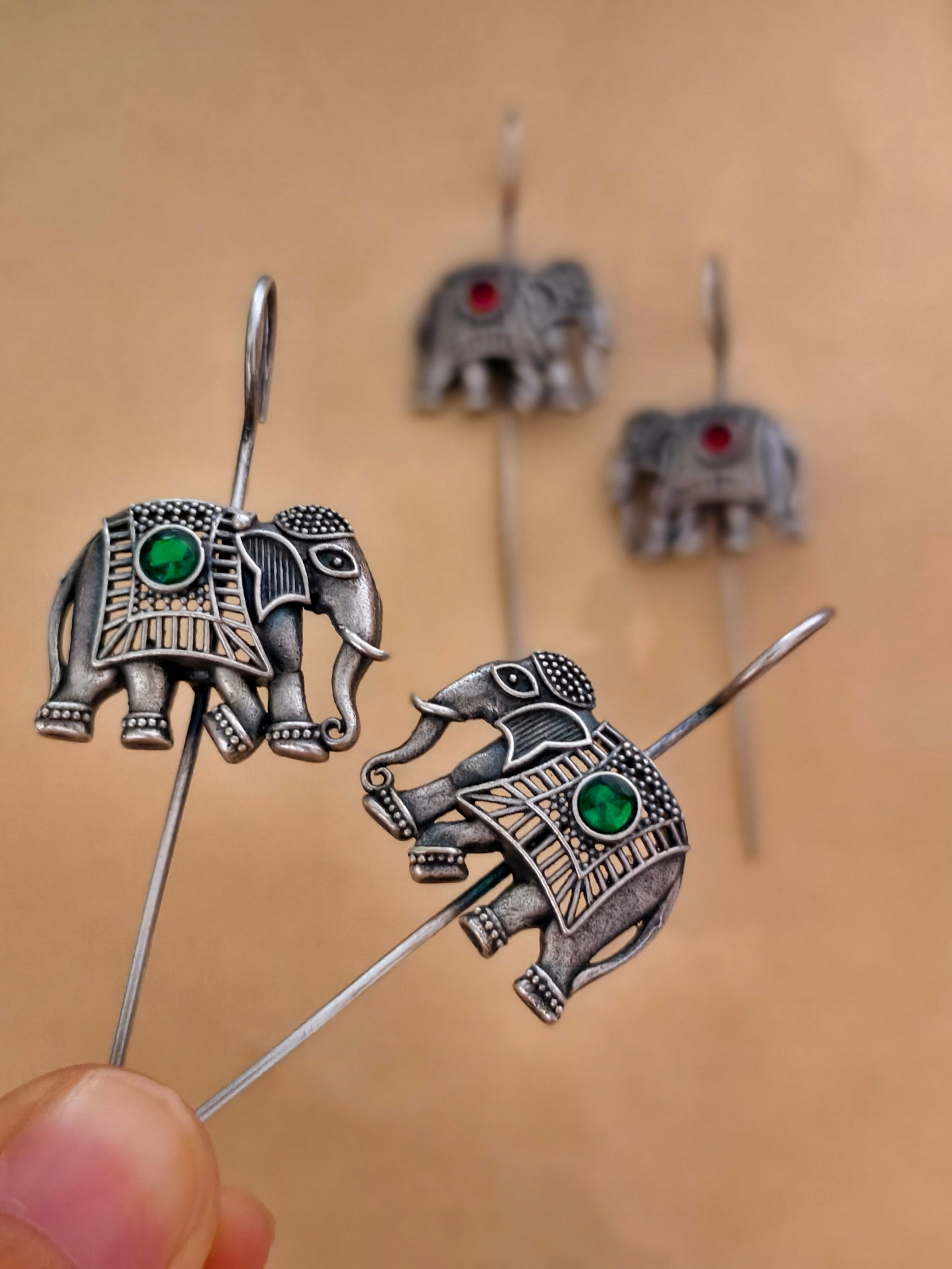Hansraj Needle Earcuff