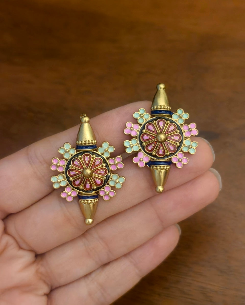 Faisley Golden Studs