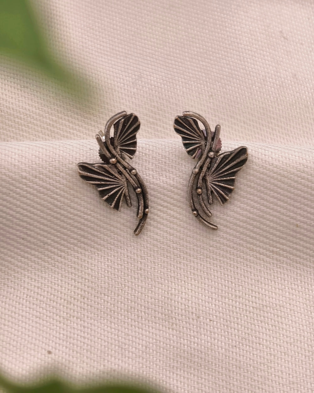 Dakshi Studs