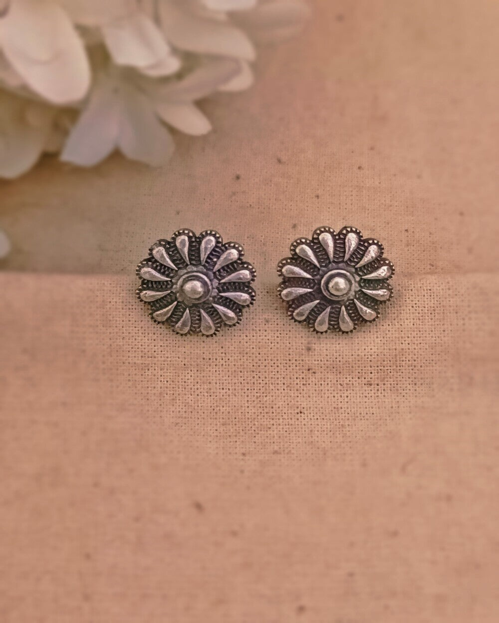 Aarushi Round Stud